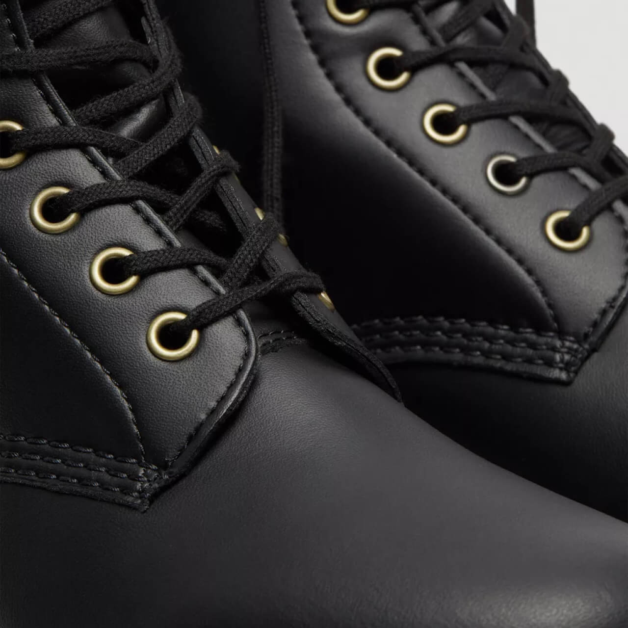 Čierne členkové topánky Dr. Martens 1460 Vegan
