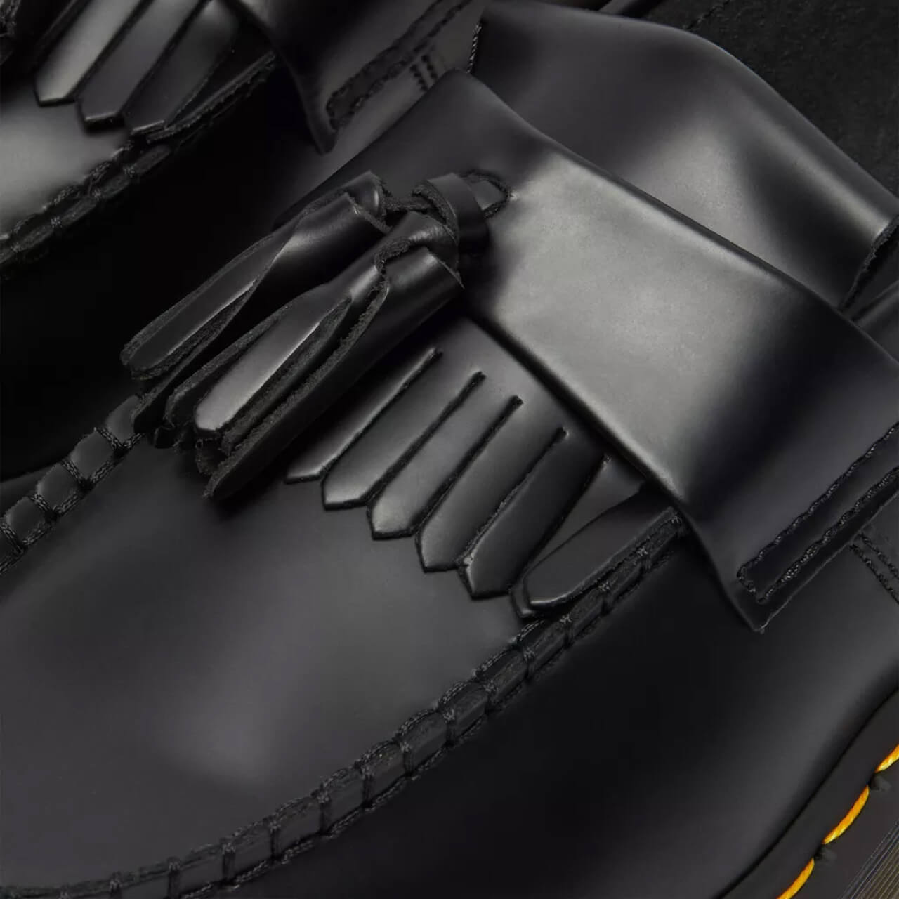 Čierne mokasíny Dr. Martens Adrian Yellow Stitch