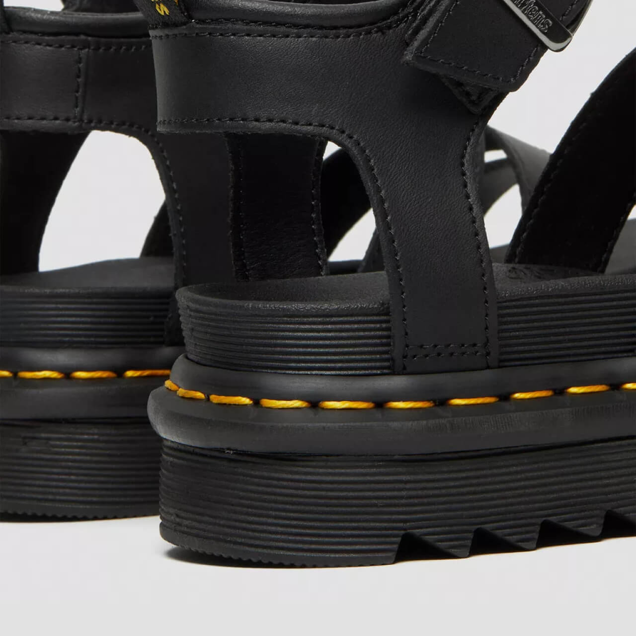 Dámske čierne sandále Dr. Martens Blaire