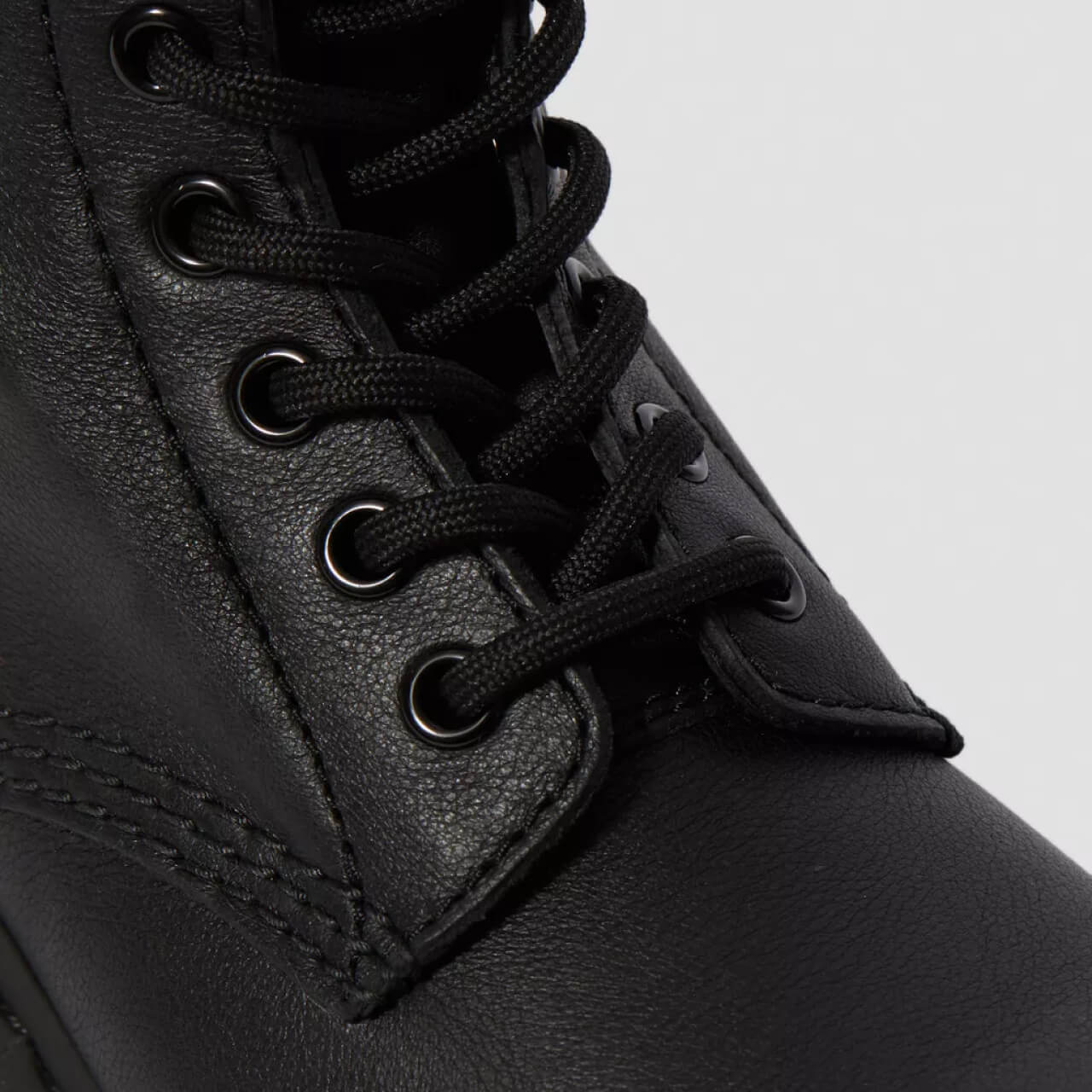 Dámske čierne členkové topánky Dr. Martens 1460 Pascal Mono