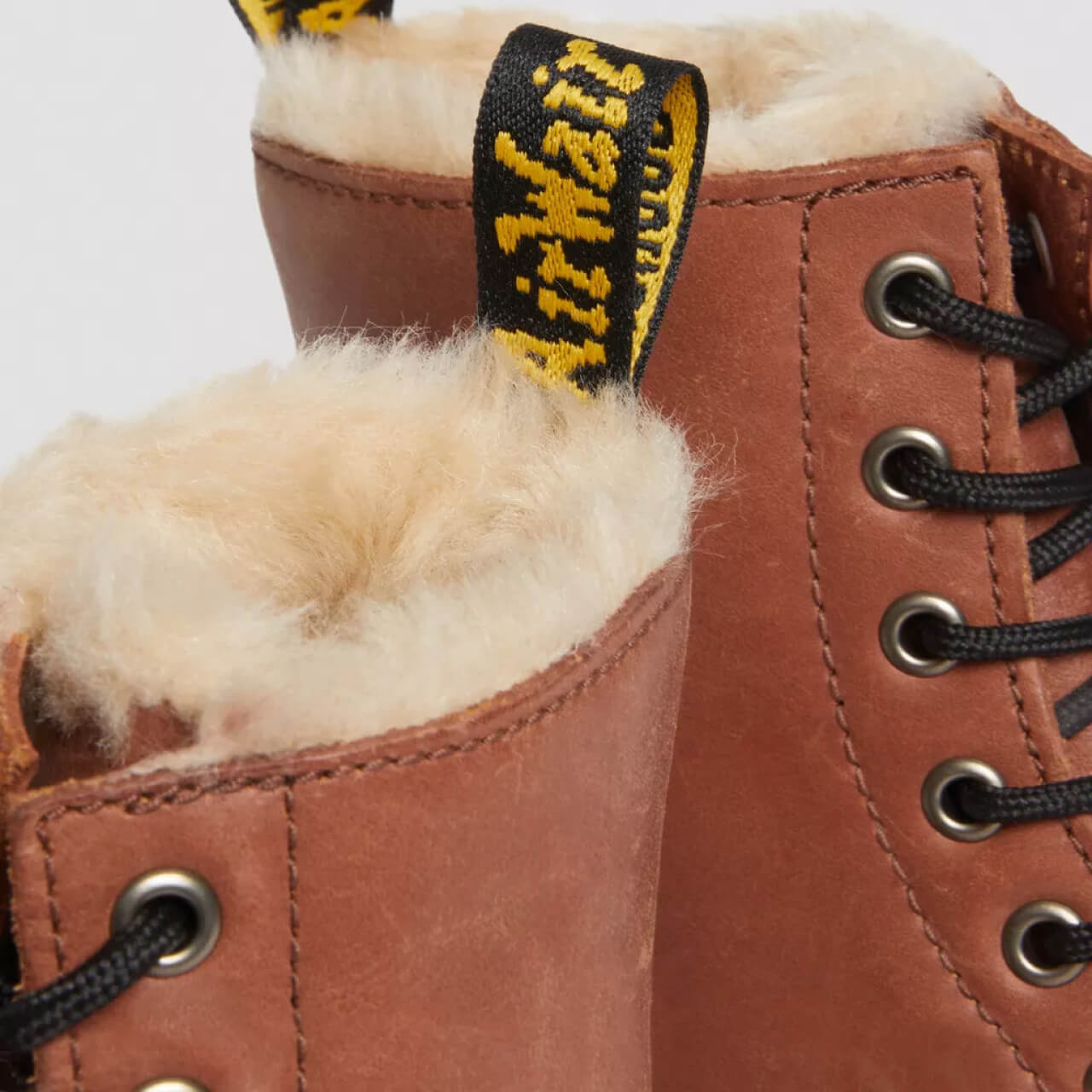 Dámske hnedé členkové topánky Dr. Martens 1460 Serena