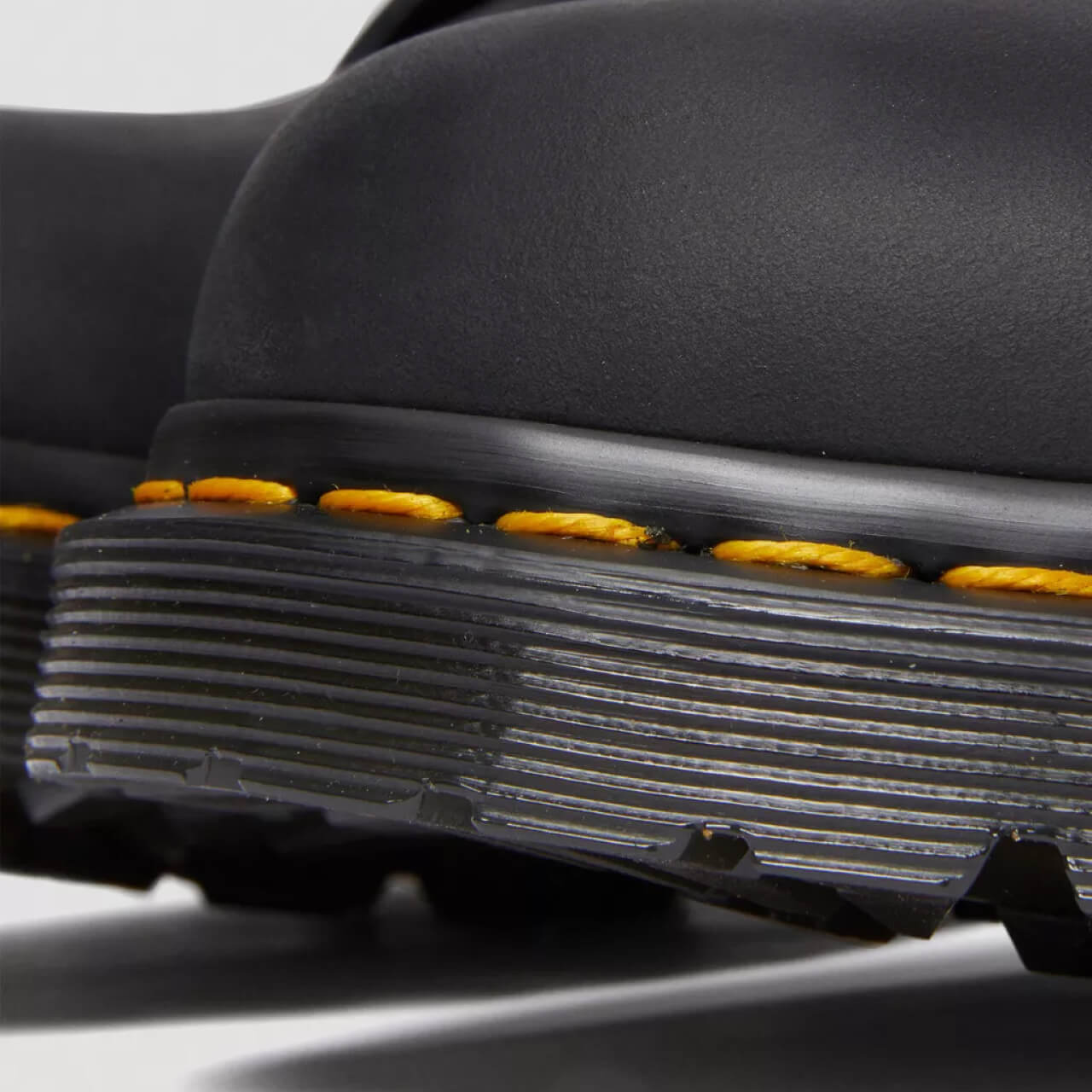 Pánske čierne poltopánky Dr. Martens 1461