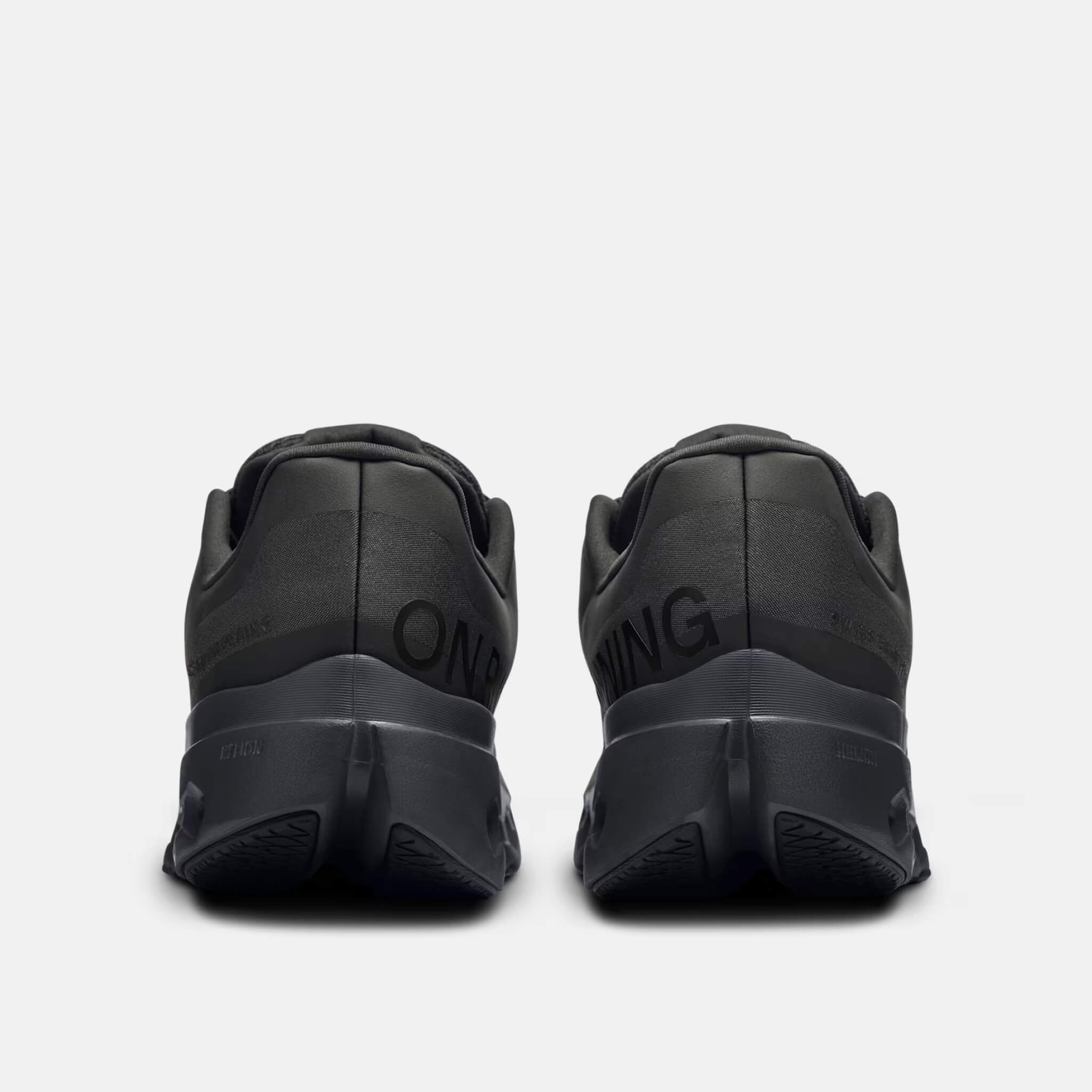 Pánske čierne bežecké tenisky On Cloudsurfer Next
