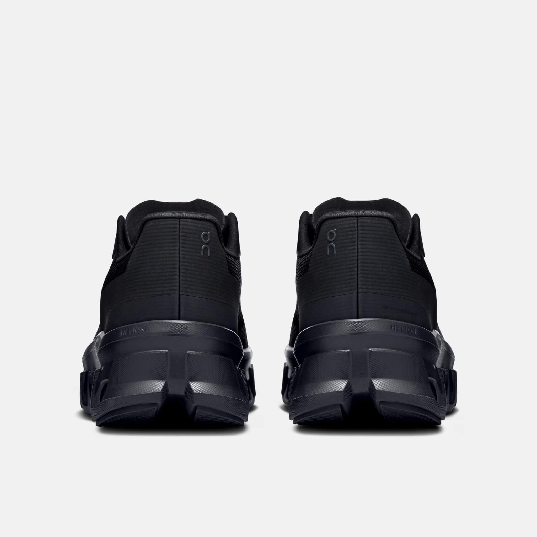 Pánske čierne bežecké tenisky On Cloudmonster Void