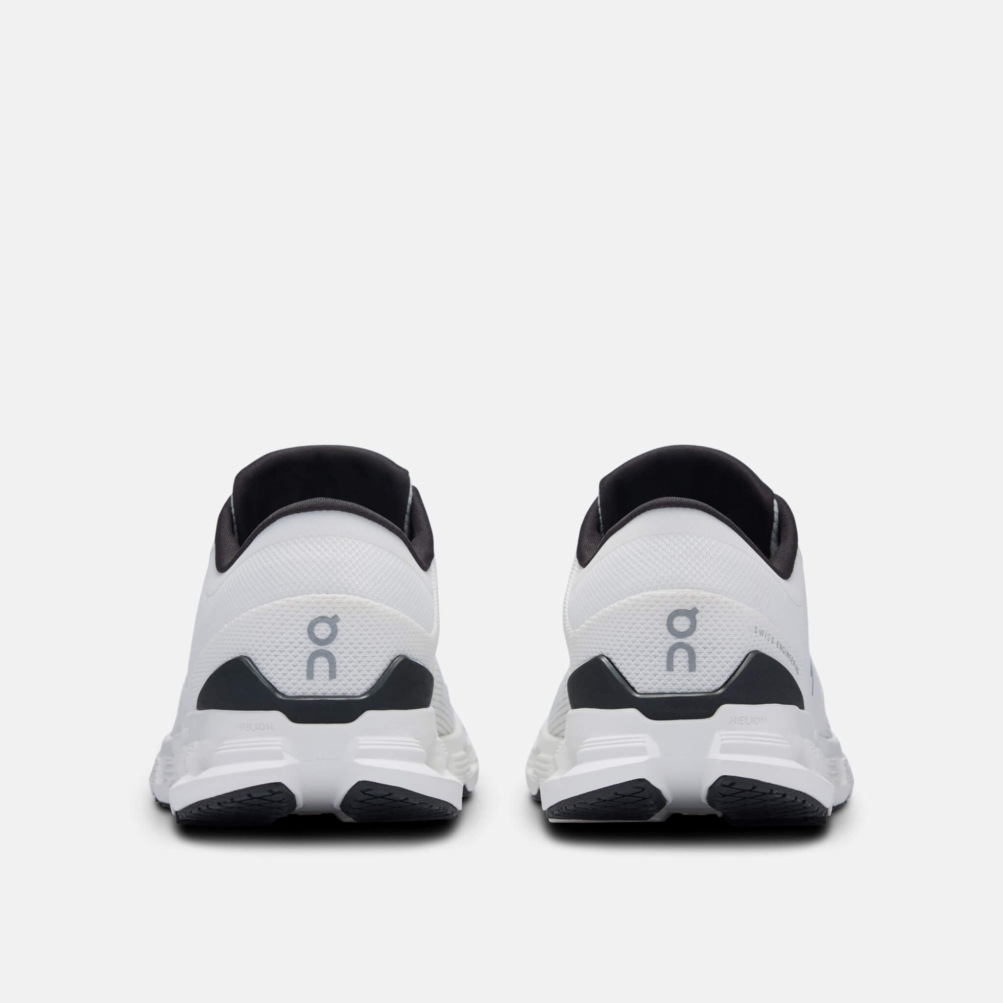 Dámske biele bežecké tenisky On Cloud X 4