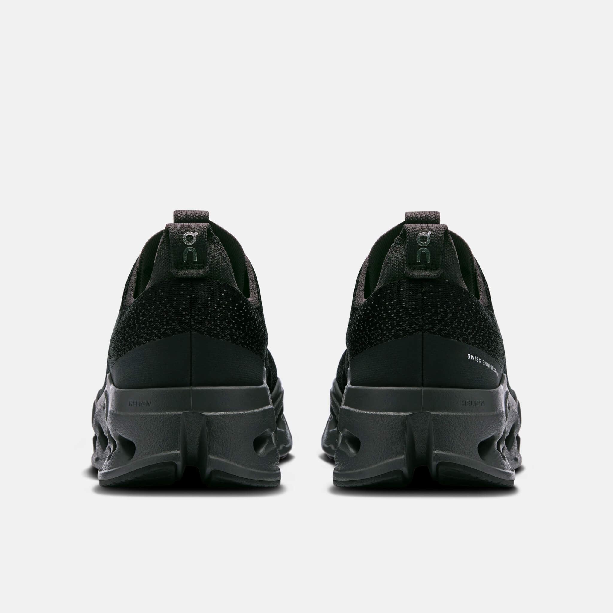 Dámske čierne bežecké tenisky On Cloudsurfer Max