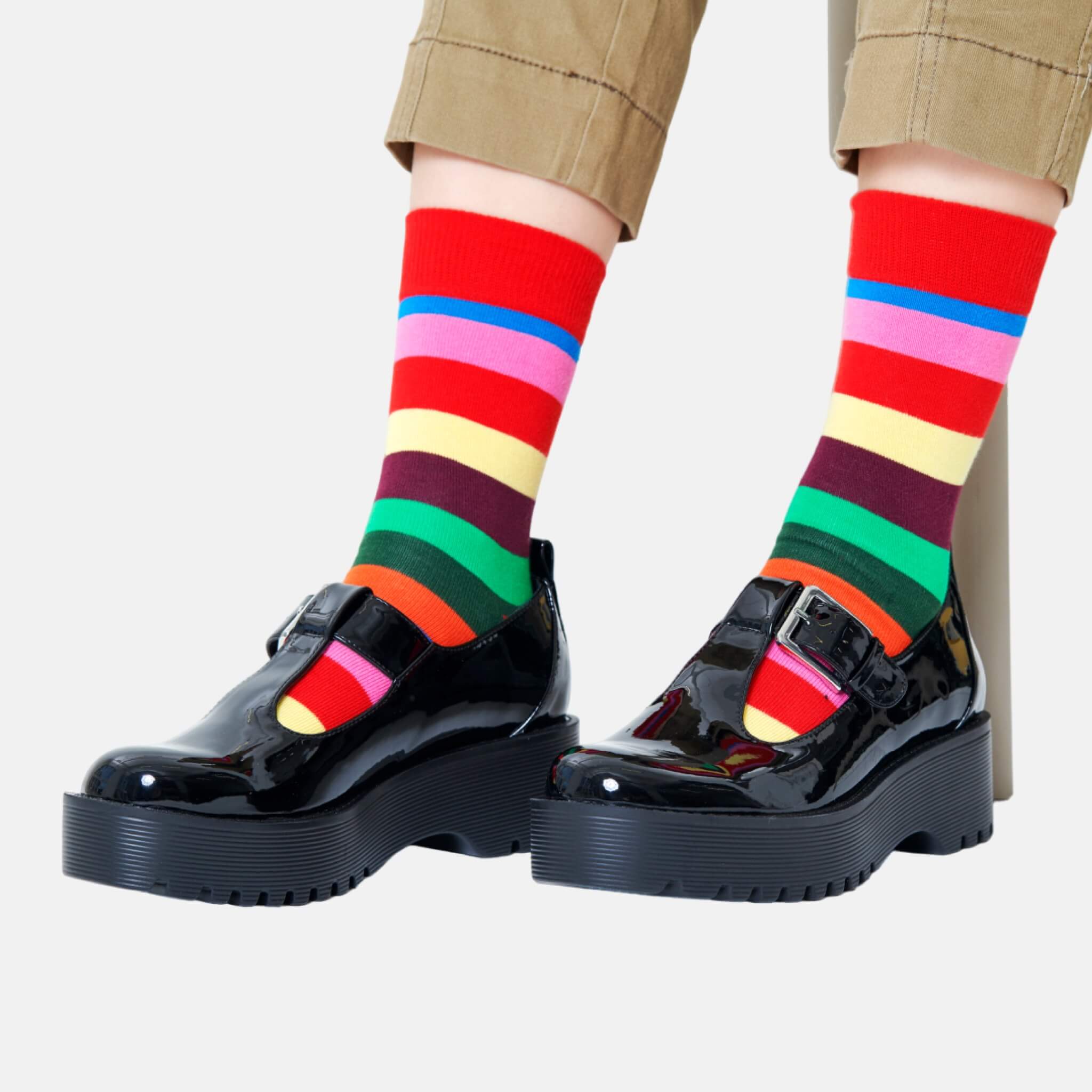 Červené ponožky Happy Socks s farebnými pruhmi, vzor Stripe