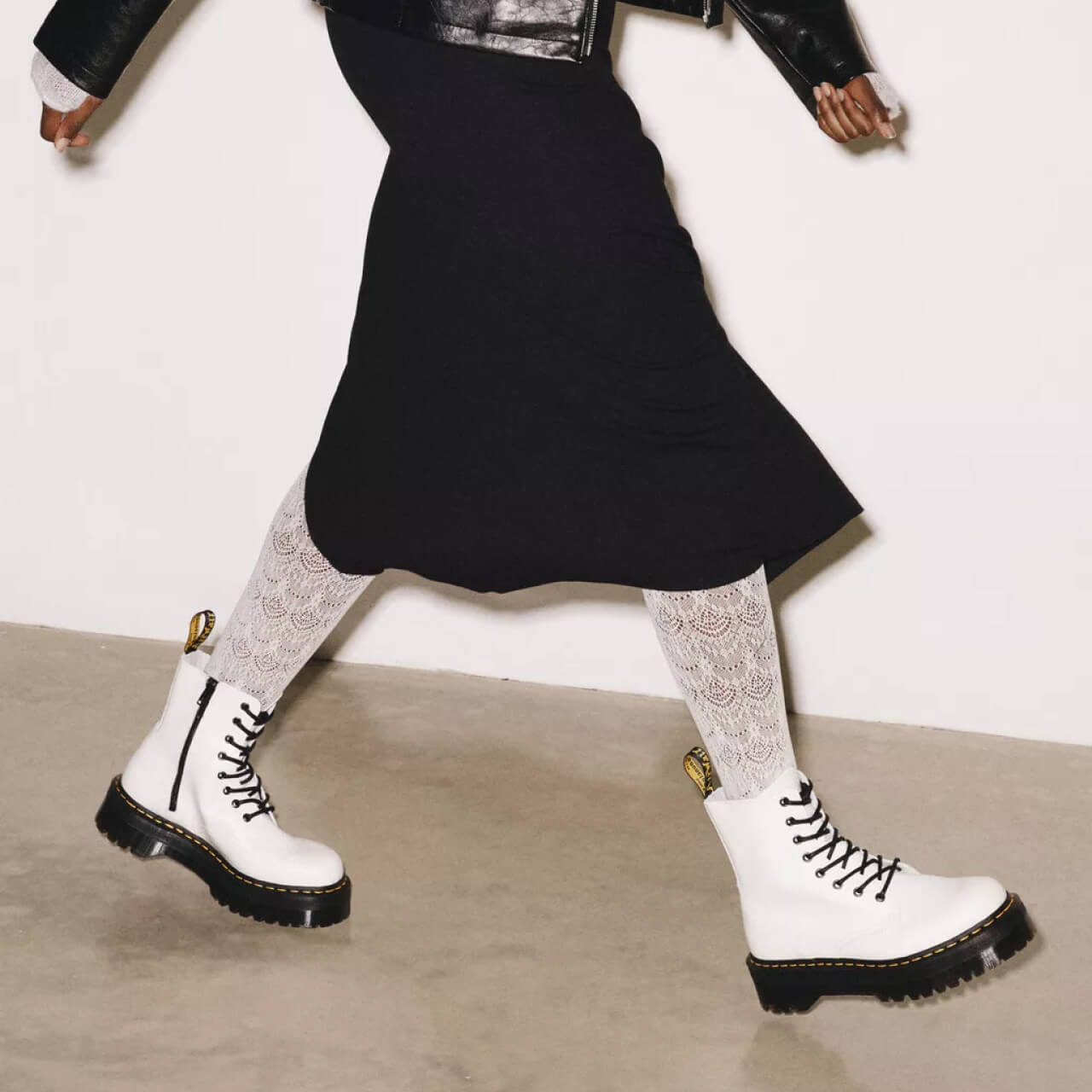 Biele členkové topánky Dr. Martens Jadon