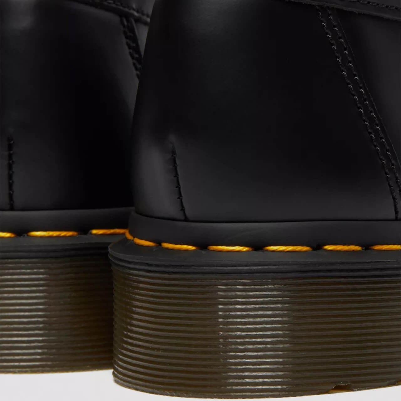 Čierne mokasíny Dr. Martens Adrian Yellow Stitch
