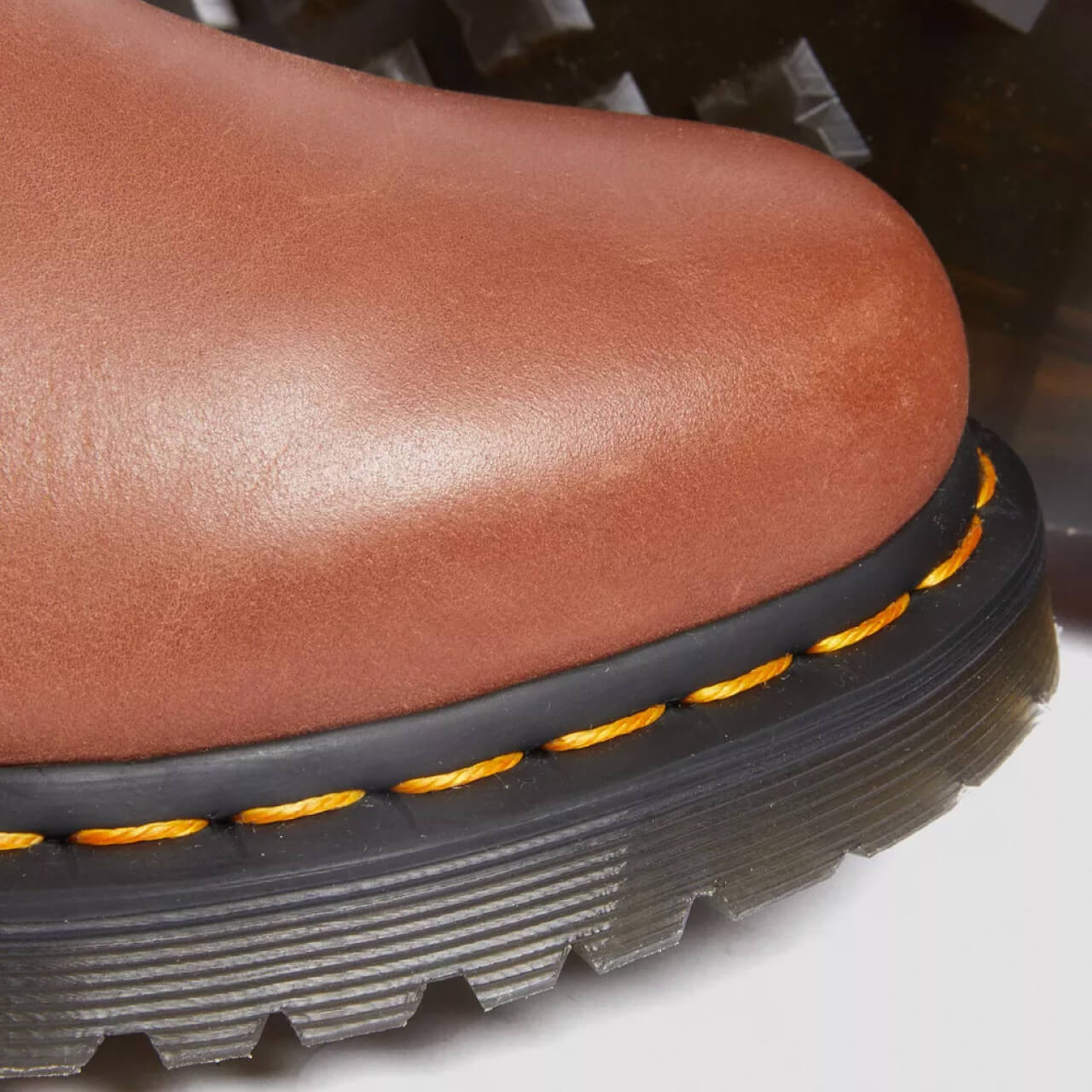 Dámske hnedé členkové topánky Dr. Martens 1460 Serena
