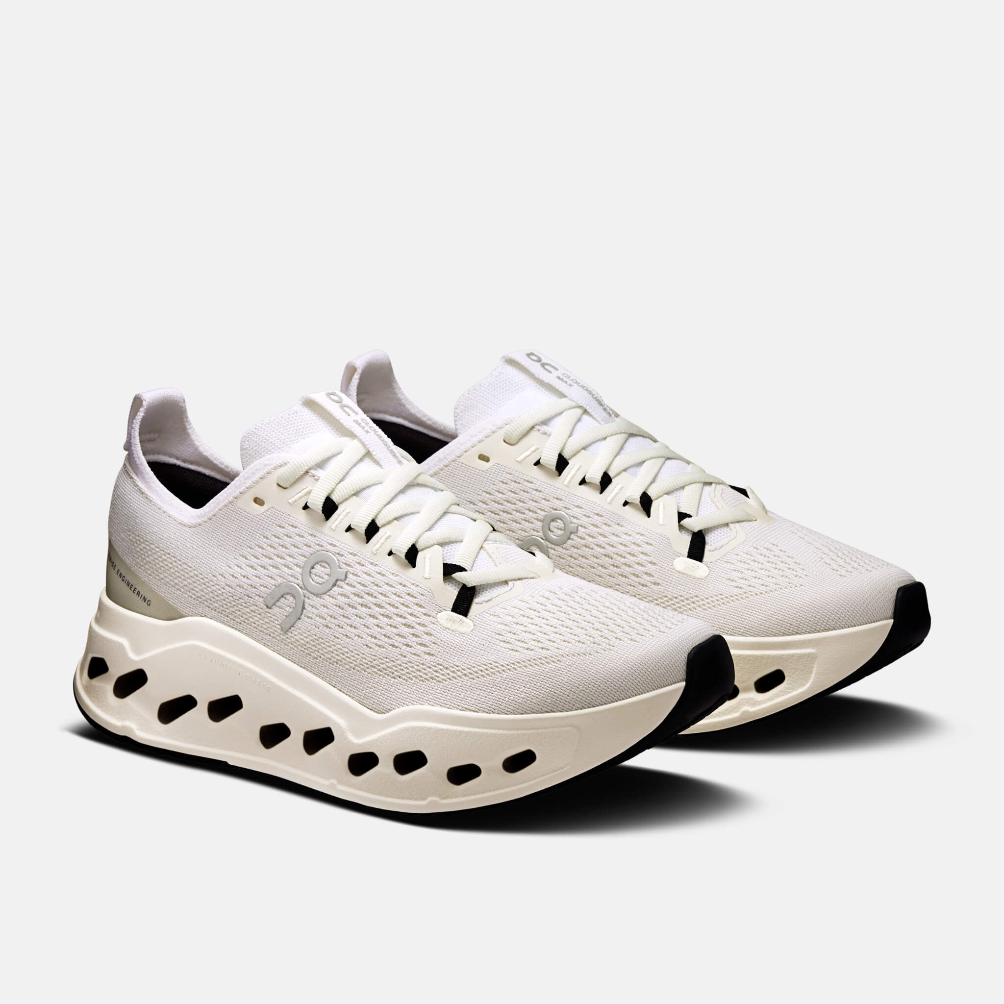 Dámske biele bežecké tenisky On Cloudsurfer Max