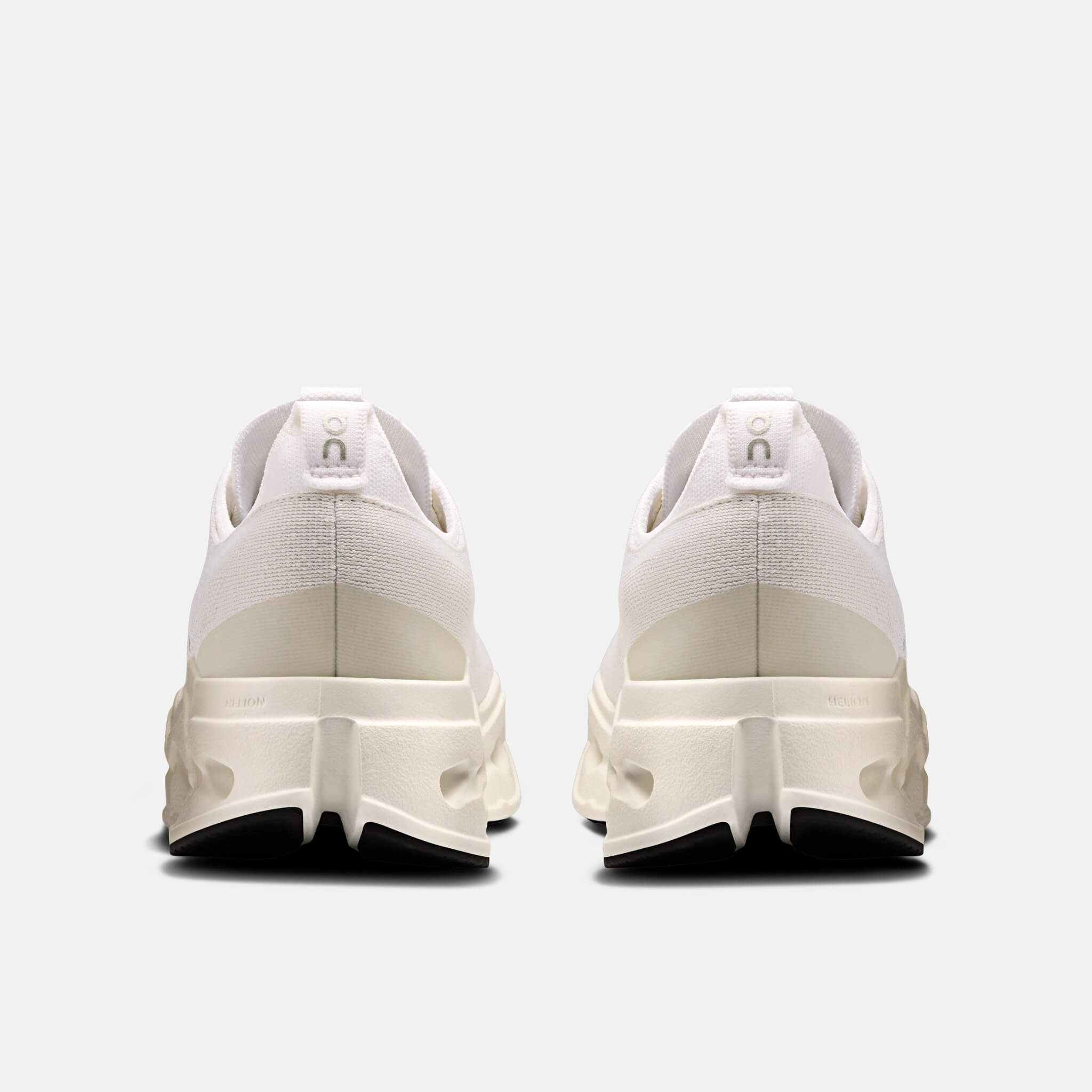 Dámske biele bežecké tenisky On Cloudsurfer Max