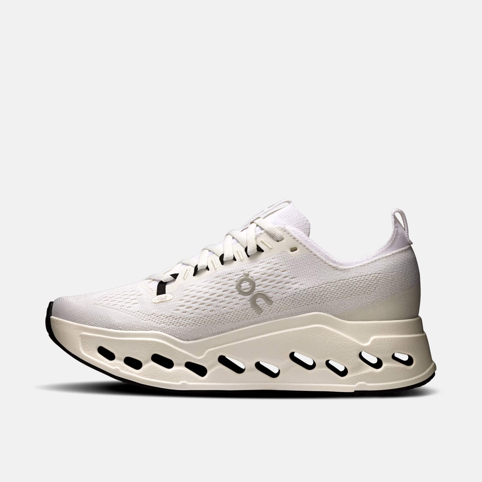 Dámske biele bežecké tenisky On Cloudsurfer Max