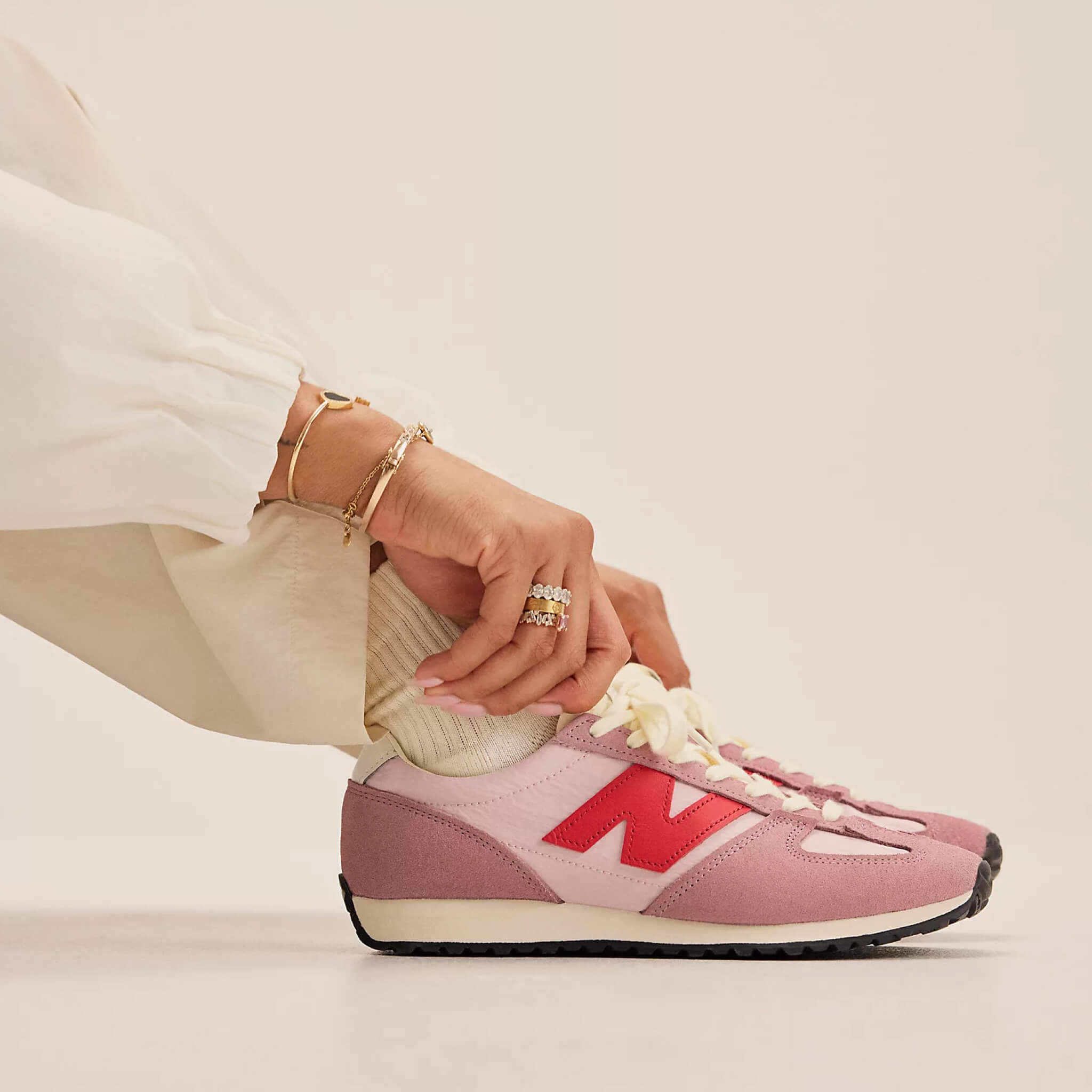 Unisex ružovo-červené voľnočasové tenisky New Balance U4716SA