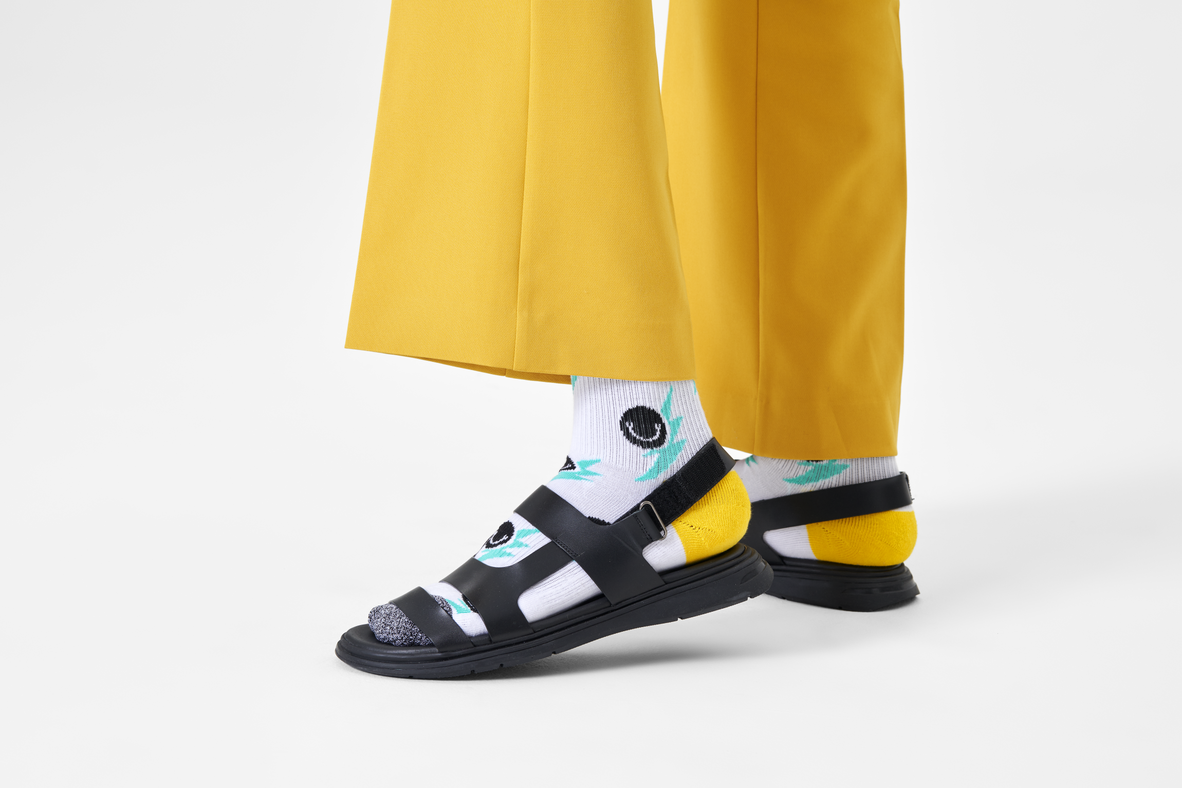 Biele ponožky Happy Socks, vzor Smile Flash // KOLEKCIA ATHLETIC